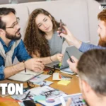 Pabington innovation hub with coworking space and young entrepreneurs collaborating.