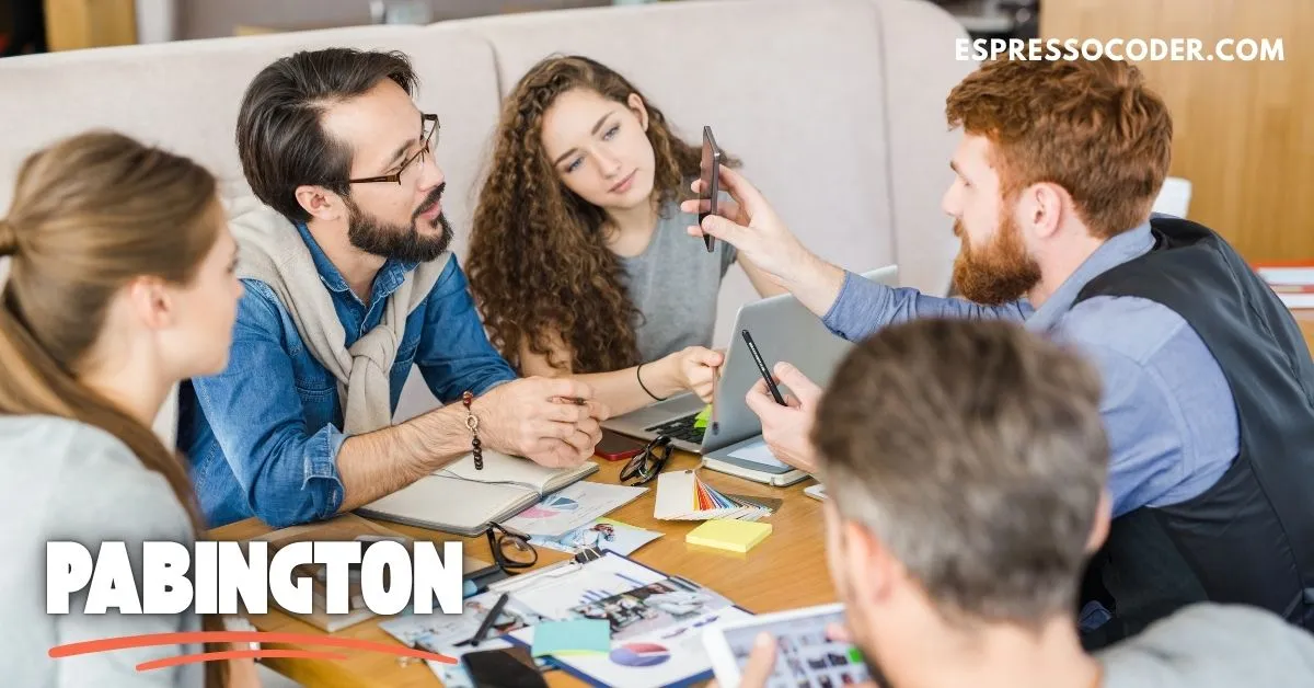 Pabington innovation hub with coworking space and young entrepreneurs collaborating.
