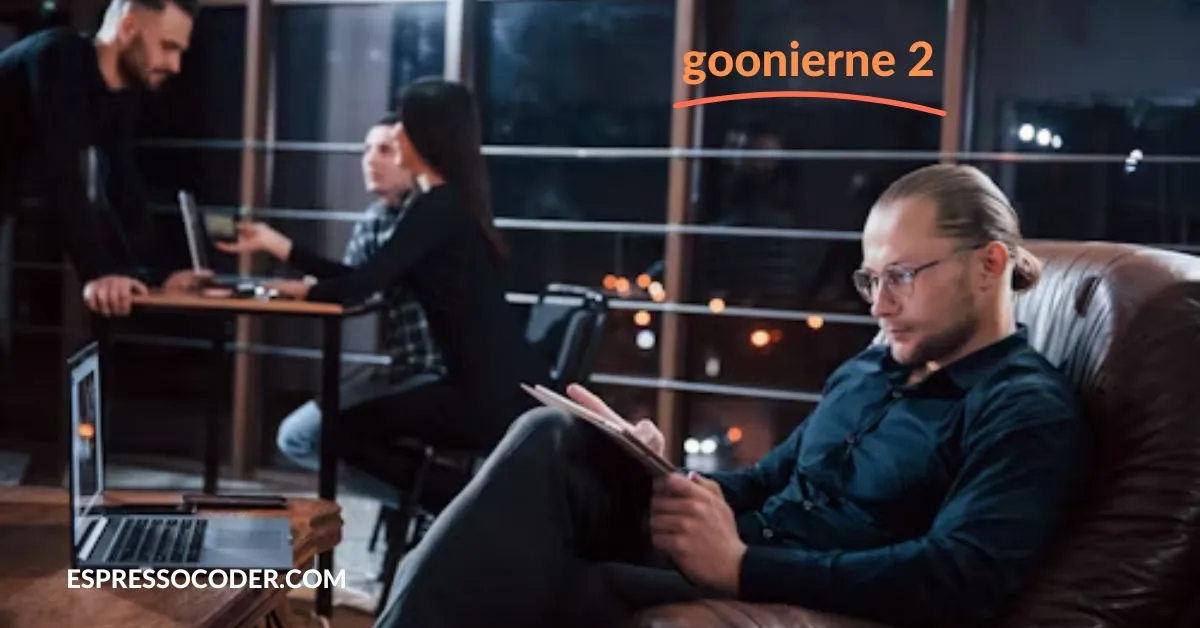 Chris Columbus and Steven Spielberg discussing Goonierne 2 production plans on set.