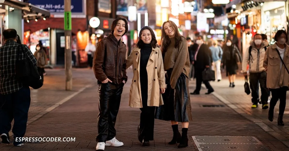 Everyday jyokyo in Japan showing social interactions on a busy Tokyo street.