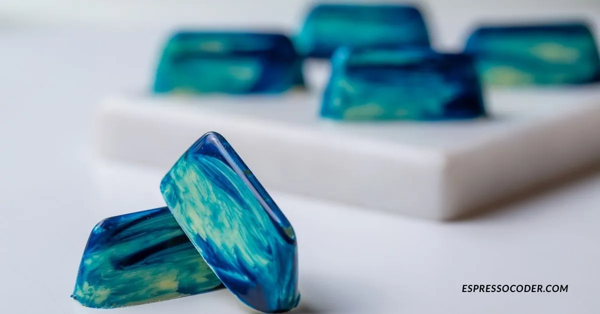 Natural jadeitový kameň raw crystal with rich green color and smooth texture.