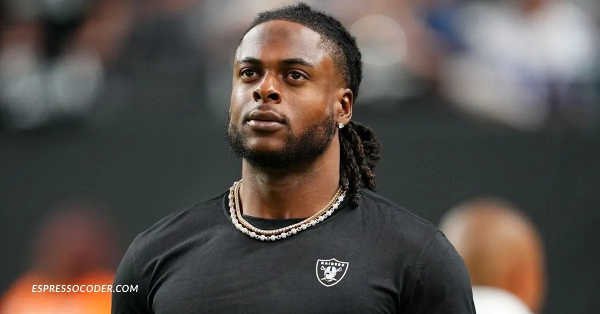 Davante Adams playing for Raiders after leaving Green Bay Packers.