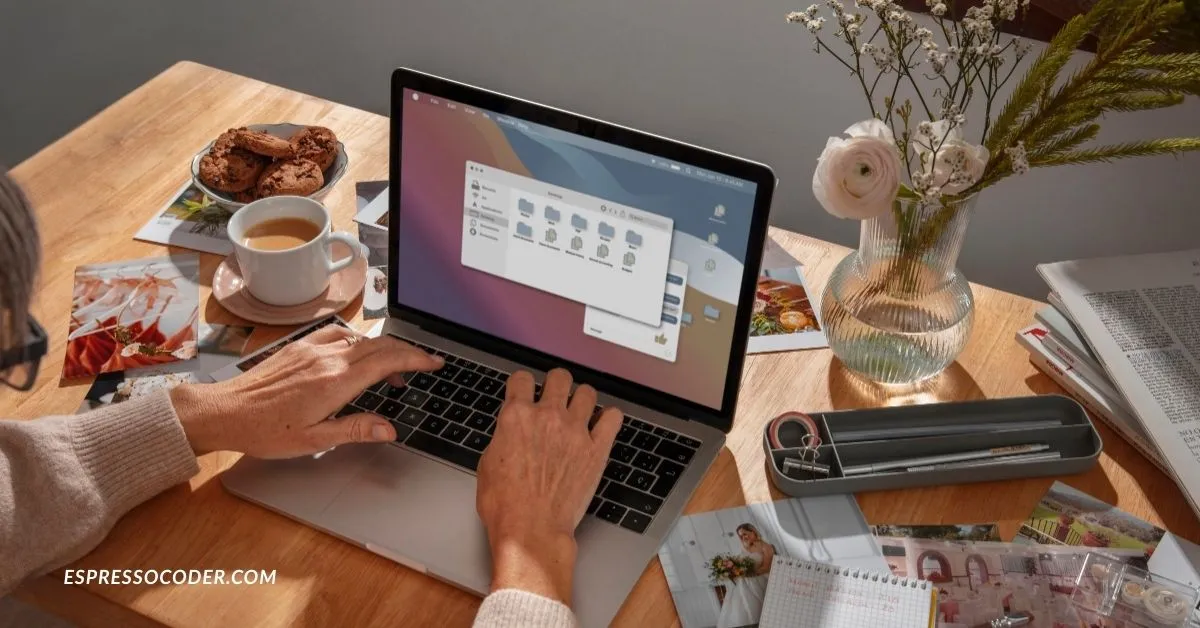 Snapjotz com homepage showing clean note-taking and sharing interface on laptop screen.